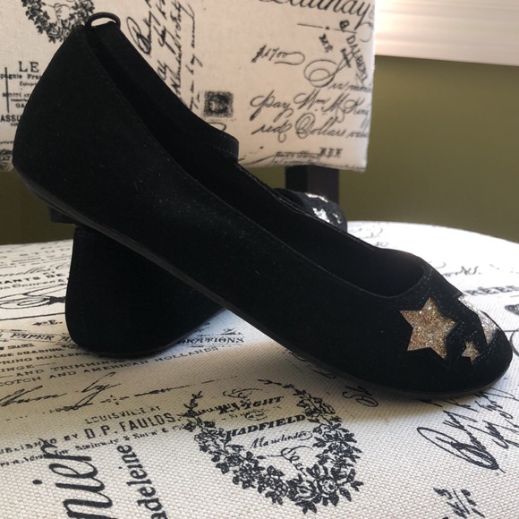 Ankle strap flat shoes for a girl, size 5 1/2 - Picture 5 of 6